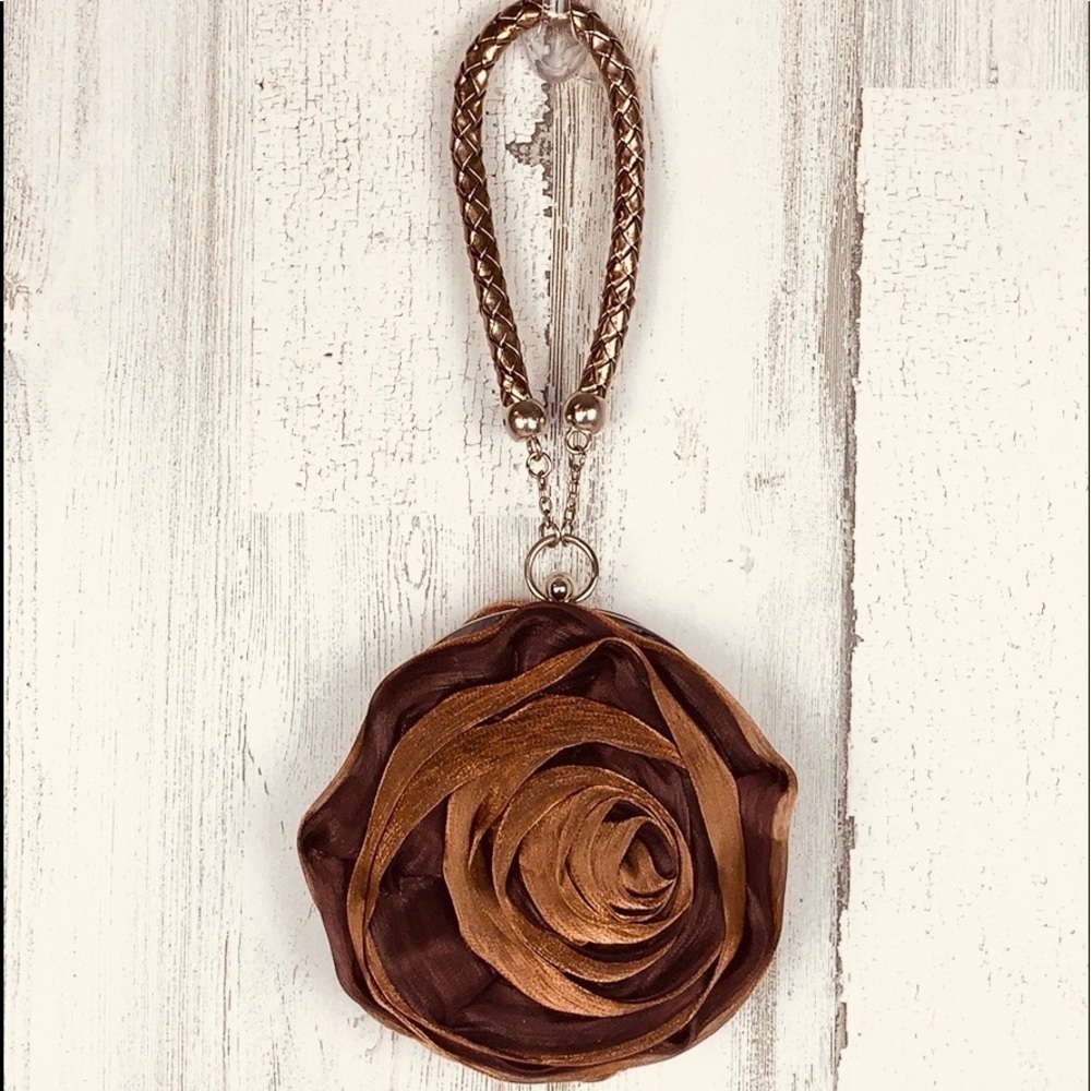 Beautiful Satin Wristlet In Rose Shape